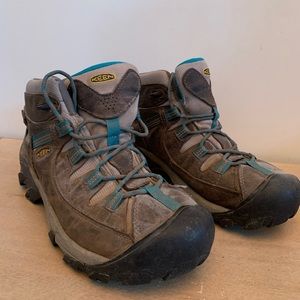 Keen Women’s Mid Hiking Boots